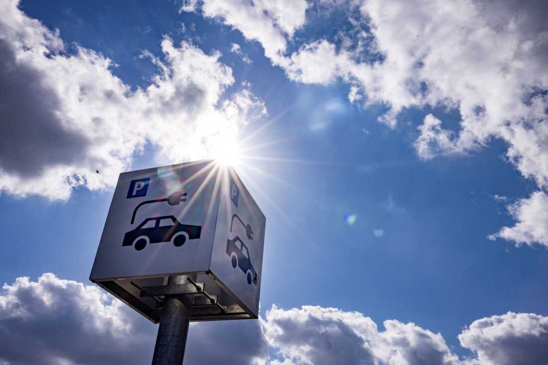 How Long Do EV Batteries Actually Last in 2026?